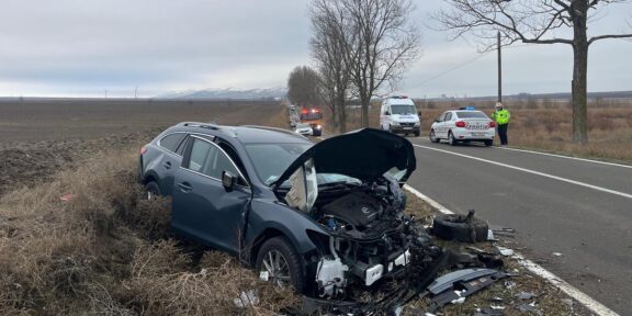 (FOTO/VIDEO) Accident rutier în județul Tulcea: două persoane au rămas încarcerate