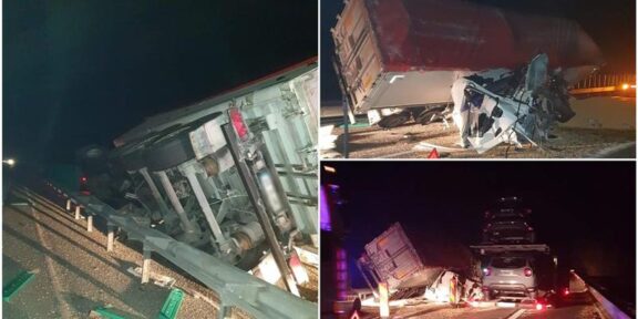 (FOTO) Două TIR-uri s-au ciocnit pe Autostrada Soarelui – unul dintre ele s-a răsturnat