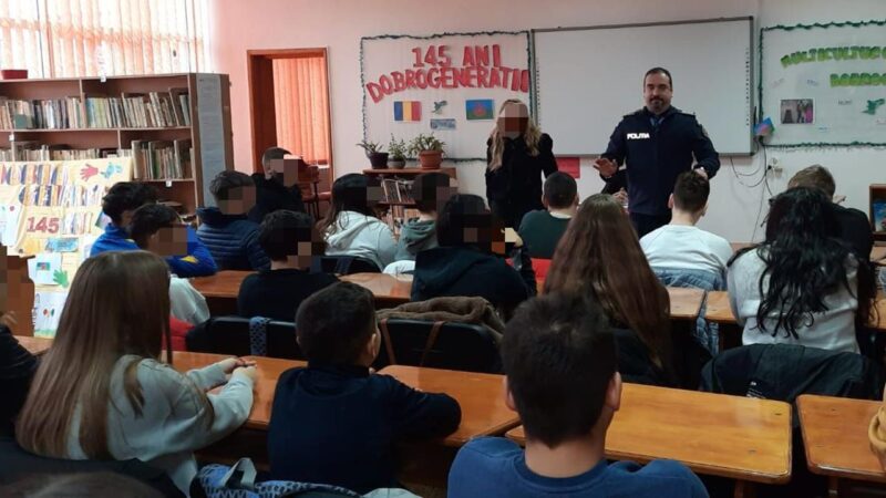 Polițiștii constănțeni au desfășurat o serie de activități informativ-preventive în mai multe licee din oraș