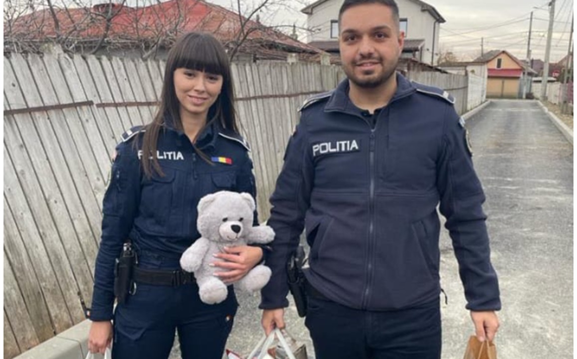 Destinul crunt al unei fetiţe de 11 ani, din Cumpăna. Și-a pierdut pe rând părinții, în doar câteva luni – poliţiştii constănţeni i-au făcut câteva cadouri înainte de Crăciun