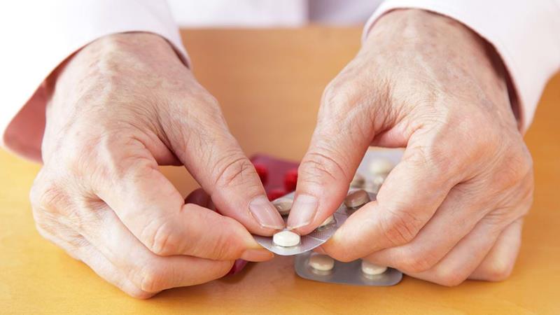 Încă 35 de medicamente ar putea fi compensate. Rogobete: Pacienţii din România au nevoie de soluţii reale!