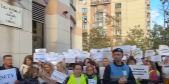 Se vor majora salariile angajaților din Casele de Asigurări de Sănătate