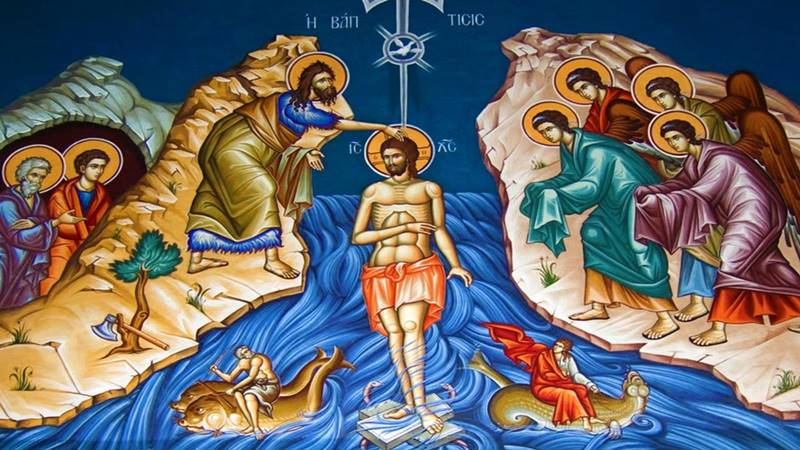 Boboteaza și Sfântul Ioan Botezătorul: Tradiții, semnificații și obiceiuri – bărbaţii se întrec înot pentru a scoate crucea aruncată de preot în apă. Ce nu ai voie să faci pe 6 ianuarie
