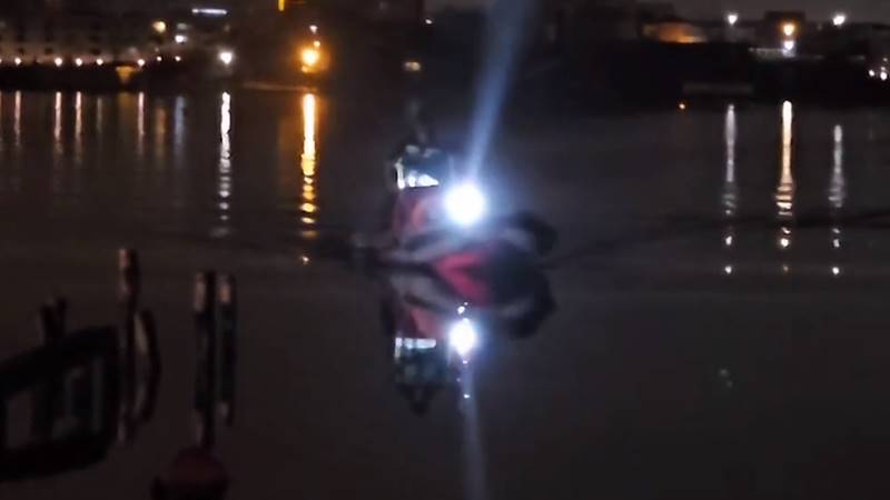 Căutările celor doi bărbaţi care ar fi dispărut în lacul Siutghiol au fost oprite din cauza vântului