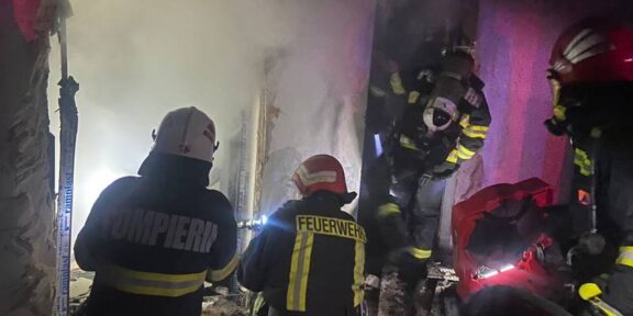 Incendiu la o casă din municipiul Tulcea: pompierii au reușit să limiteze pericolul de propagare