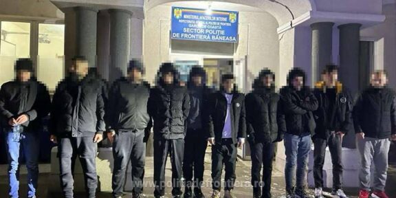 (VIDEO) Nouăsprezece cetățeni străini, intrați ilegal în țară, depistați de polițiștii de frontieră cu ajutorul echipamentelor de supraveghere aeriană