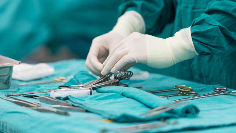 Medic estetician din Constanţa, cercetat după ce a mutilat trei paciente. Procurori: Au rezultat prejudicii estetice grave şi permanente