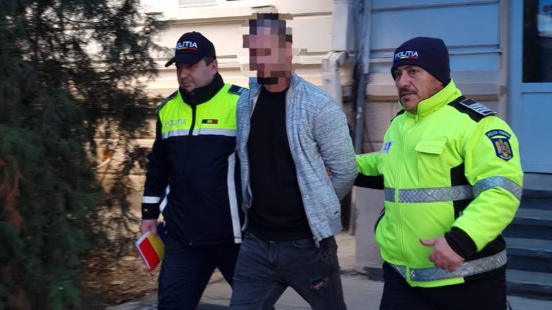 JUDEȚUL CONSTANȚA. S-au tras focuri de armă pentru prinderea unui șofer care nu a oprit la semnalul polițiștilor – doi bărbați au fost reținuți
