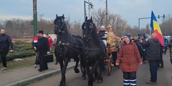 ÎPS Teodosie, cu caleaşca pe străzile Constanţei de hramul Sfântului Haralambie
