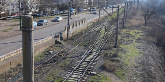Primăria Constanța: Au fost făcute demersurile pentru construirea pasarelei pietonale peste liniile de cale ferată în zona Liceului Lucian Blaga