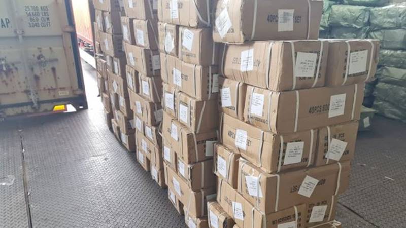Peste patru tone de dulciuri şi 50.000 de articole contrafăcute, confiscate în Portul Constanţa. Valoarea produselor depăşeşte un milion şi jumătate de euro