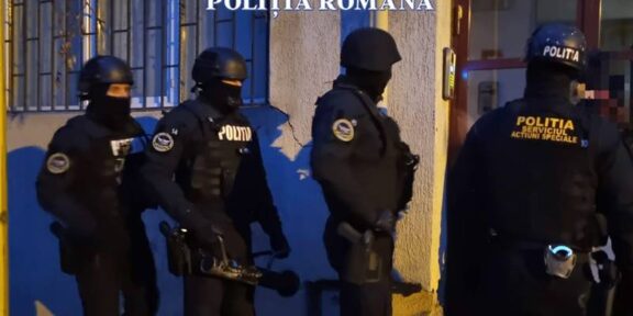 (VIDEO) Percheziții în Constanța și Poarta Albă la un bărbat care ar fi spart șase locuințe și ar fi furat bunuri în valoare totală de aproximativ 20.000 de lei