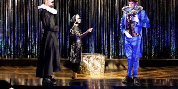 Premieră la Teatrul de Stat Constanța: „A douăsprezecea noapte” de W. Shakespeare, în regia lui Andrei Șerban