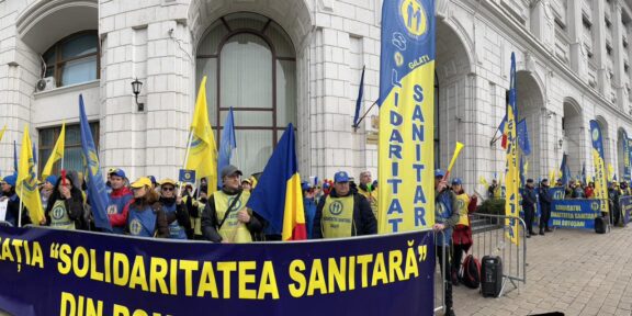 Angajaţii din Sănătate protestează astăzi în faţa ministerelor Sănătăţii şi Muncii