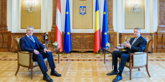 Klaus Iohannis s-a întâlnit cu Karl Nehammer, cancelarul Austriei: Am convenit să continuăm procesul pentru aderarea completă a României la Schengen