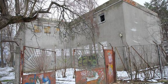 Primăria Constanța, despre Creșa nr. 6: „De-a lungul ultimilor ani s-au căutat mai multe soluții. Rezultatul însă a fost mereu același: clădirea nu poate fi reabilitată”
