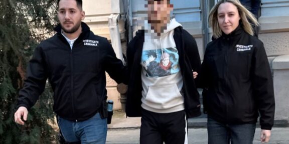 CONSTANŢA. Tânăr de 19 ani reţinut pentru tâlhărie calificată. A bătut un bărbat în scara unui bloc şi i-a furat telefonul