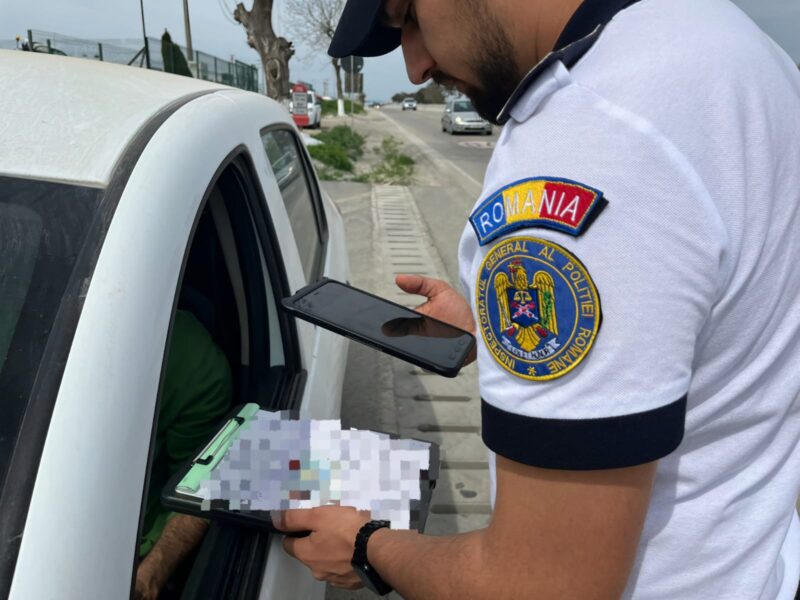 Razie a poliţiştilor în judeţul Constanţa. 500 de persoane legitimate prin aplicaţia eDac, 20 de şoferi au rămas fără permis, amenzi de 103.000 de lei