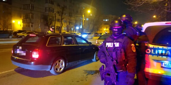Controale ale poliţiştilor în judeţul Constanţa. Au fost aplicate peste 600 de amenzi, 52 de şoferi au rămas fără permis