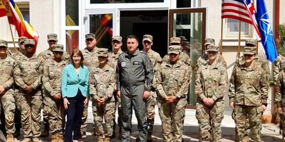 Ambasadorul SUA în România, în vizită la Baza Aeriană „Mihail Kogălniceanu”: „Suntem, cu siguranță, mai puternici împreună, ca aliați NATO”