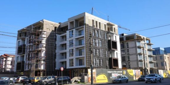 CONSTANȚA. Dezvoltator imobiliar obligat să-și demoleze etajele superioare, construite fără autorizație