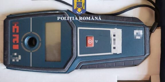 O femeie de 53 de ani a fost amendată pentru că deținea ilegal un detector de metale