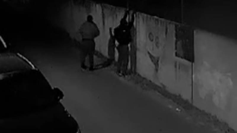 Doi constănțeni au fost reținuți după ce au intrat în locuința unei femei din București și au bătut-o pentru a le spune unde ține banii