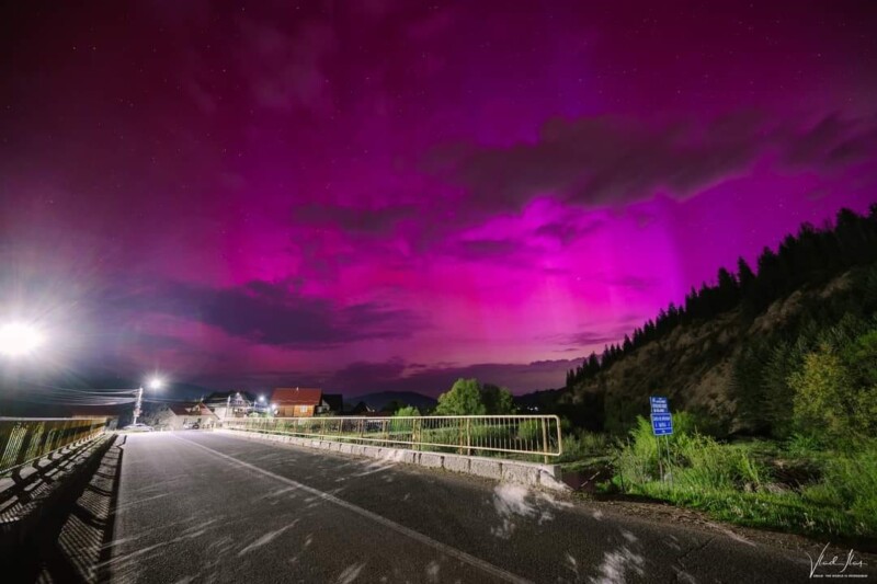 Avertizare de furtună geomagnetică rară. Imagini spectaculoase din România cu aurora boreală