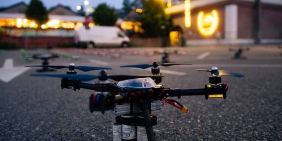 Spectacol cu drone și artificii pe cerul Constanței