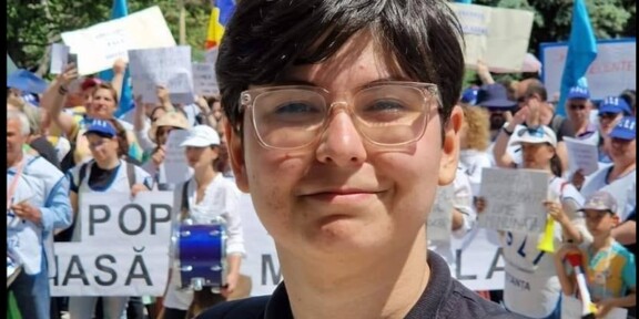 Ariana Dudună, fostă șefă a Asociației Elevilor din Constanța, a fost admisă la prestigioasa Universitate Stanford. „Sunt dezamăgită de sistemul de învățământ din România”