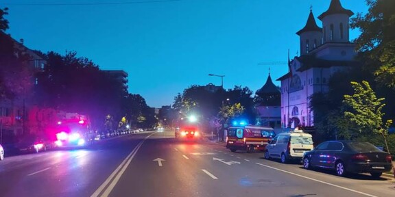 (FOTO) Incendiu la parterul unui bloc din Constanța: nouă persoane, între care doi copii, au fost evacuate
