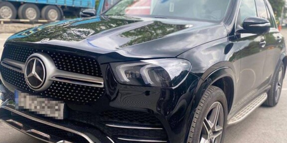 (FOTO) Autoturism în valoare de 450.000 lei, căutat de autoritățile din Italia, descoperit de polițiștii de frontieră, la Negru Vodă