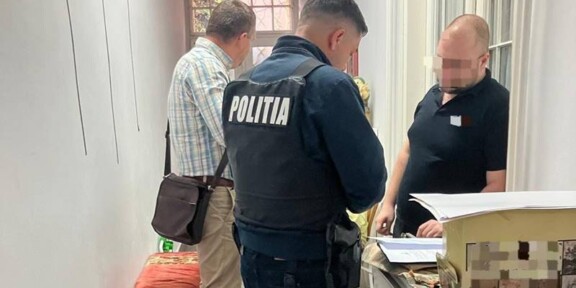 (VIDEO) Percheziții la o societate comercială care a încasat peste 180.000 de lei de la o firmă din Constanța pentru montarea unor sisteme de parcare fictive