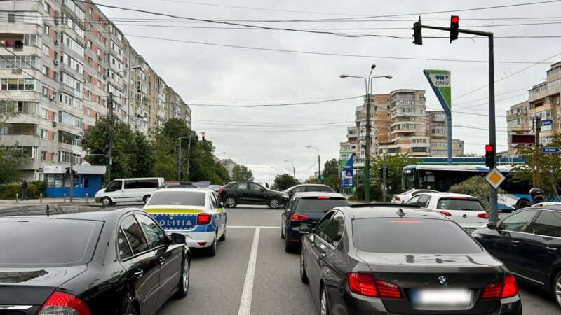 Primăria Constanţa: Semafoarele din intersecția bulevardului Tomis cu strada Tulcea au fost repuse în funcțiune