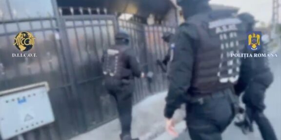 Percheziții la un traficant de droguri din Constanța. Vindea cocaină cu sume cuprinse între 500 și 1.600 de lei