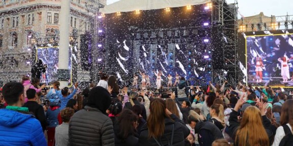 Continuă evenimentele dedicate Zilelor Constanței: street food, treasure hunt, ateliere de creație, parade stradale, activități sportive și multe alte surprize – concert Andreea Bănică și Delia, în Piața Ovidiu