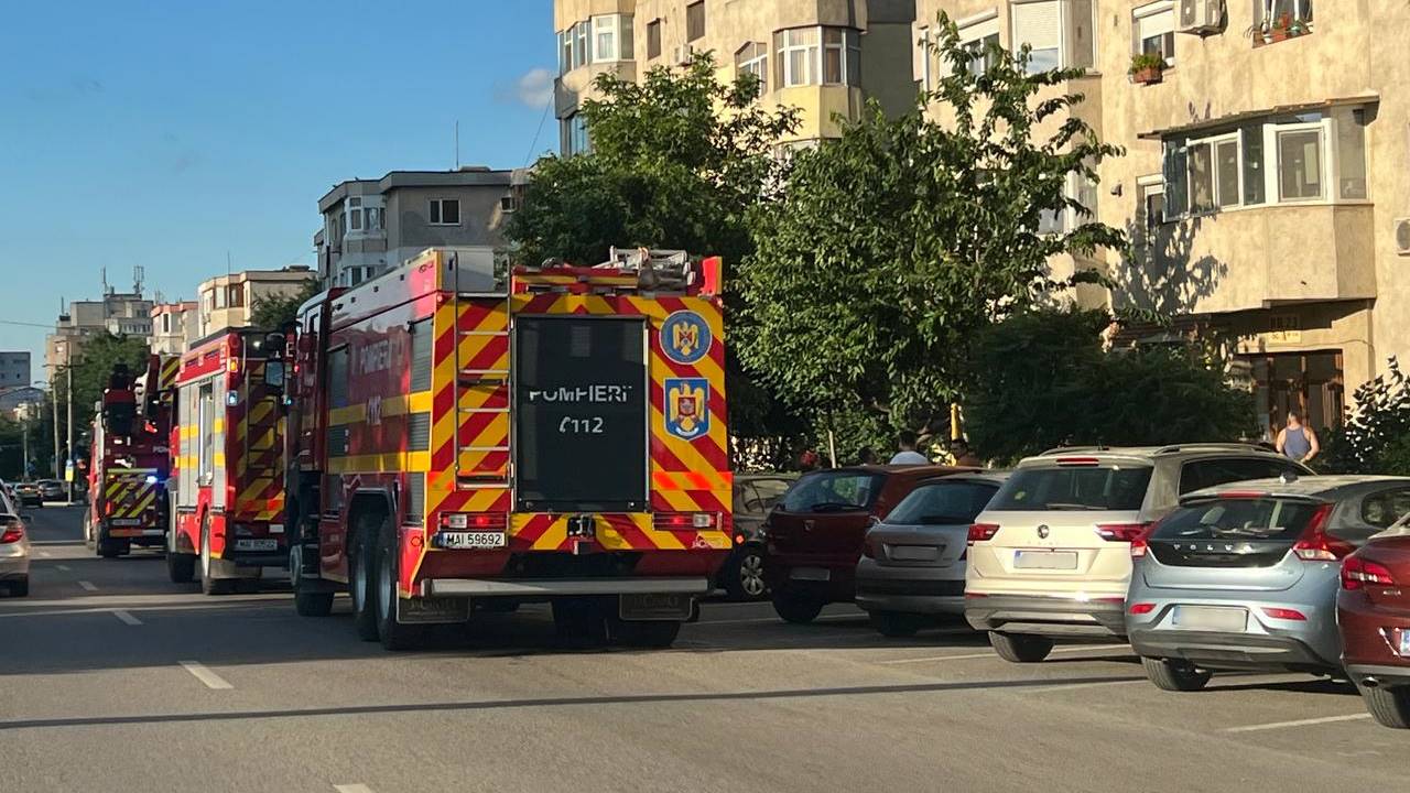 Incendiu la subsolul unui bloc din Constanța: 20 de persoane s-au autoevacuat