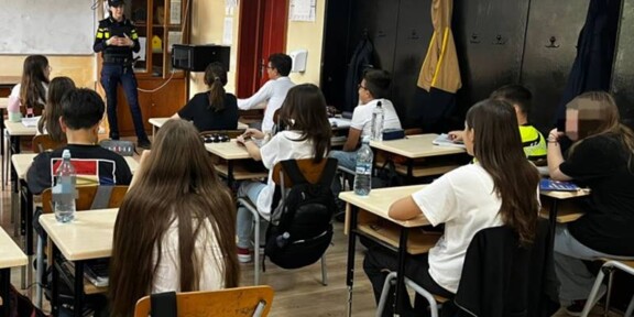 O altfel de oră de curs. Polițiștii au fost în vizită la elevii și preșcolarii din Constanța