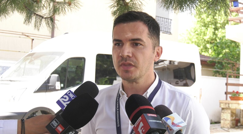 Voturile se numără pentru a cincea oară, la Costineşti. Purtătorul de cuvânt al BEJ Constanţa: Prefectul mi-a spus că îmi face plângere penală că am venit aici