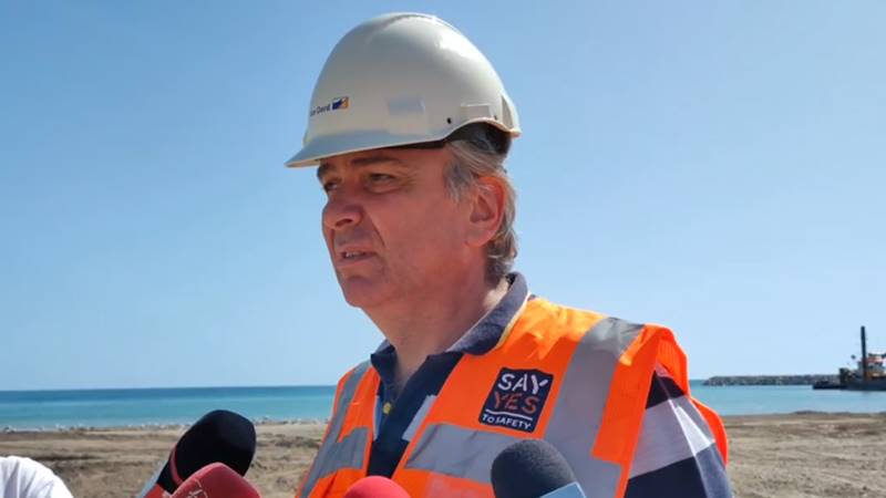 Începe înnisiparea plajelor din zona Jupiter-Neptun: „Lucrările vor continua pe durata sezonului estival, la fiecare două săptămâni oferindu-se deja suprafețe largi de plajă turiștilor”