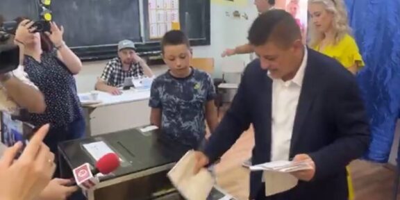 Ovidiu Cupșa a votat: „Împreună cu familia mea, am votat cu speranța că vom putea schimba ceva pentru viitorul Constanței”