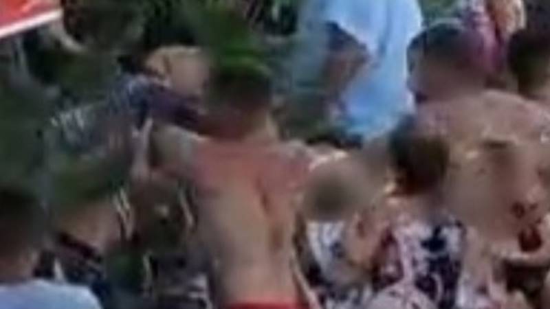 Scandal în plină stradă, în Eforie: trei bărbați s-au luat la bătaie în urma unui conflict spontan – oamenii legii au deschis un dosar penal
