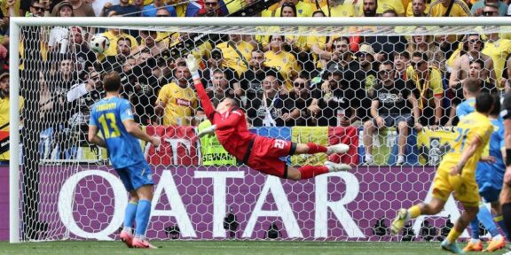EURO 2024. Portarul ucrainean şi-a cerut scuze după greşeala care a dus la golul lui Stanciu