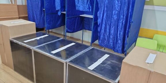 Membrii unei secții de votare din Murfatlar ar fi dat unui alegător șase buletine pentru primar și șase buletine pentru consiliul local