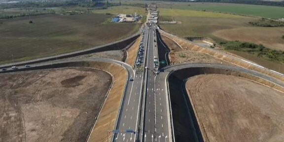 (VIDEO) A fost deschisă circulația pe ultimii 10 Km ai Lotului 1 al A0 Sud: turiștii vor merge din sudul Capitalei până la Constanța pe autostradă