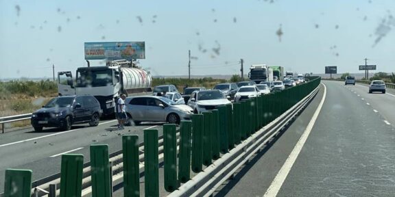 Accident între cinci mașini, pe Autostrada Soarelui