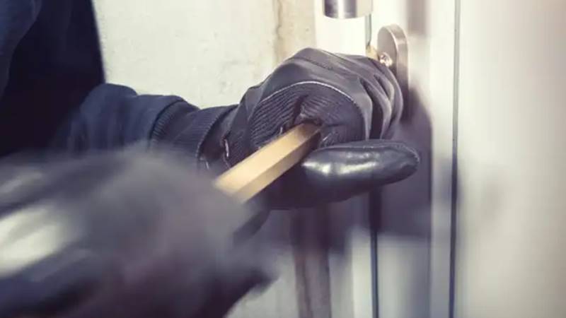 JUDEȚUL CONSTANȚA. Minori reținuți după ce ar fi furat mai multe electrocasnice și ar fi distrus bunuri dintr-un imobil