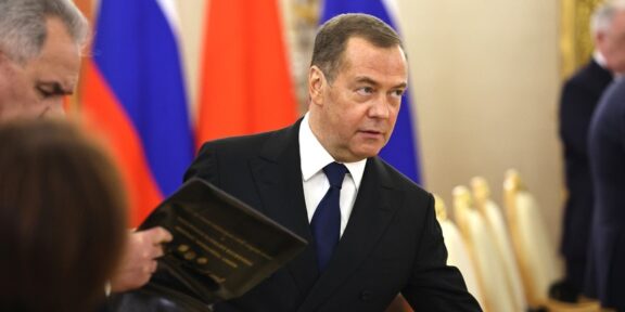 Dmitri Medvedev: Aderarea Ucrainei la NATO ar însemna război