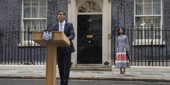 Premierul britanic Rishi Sunak și-a anunțat demisia, după înfrângerea zdrobitoare în fașa Laburiștilor