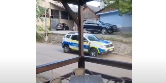 Un polițist a parcat neregulamentar autospeciala. Ce amendă a primit